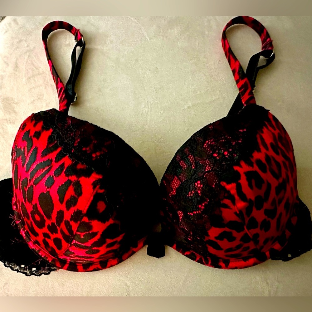 New look Beautiful Red & black leopard print Satin push up.